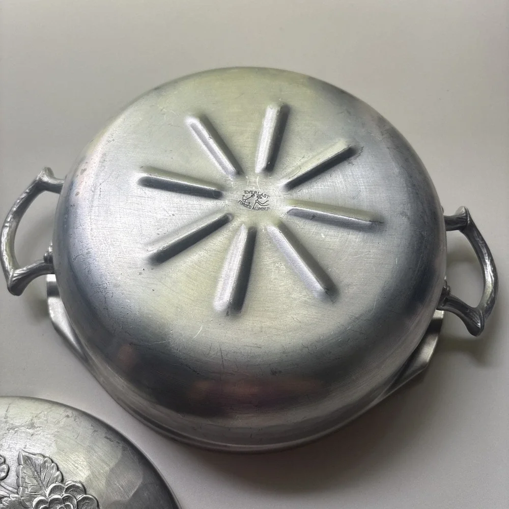 Everlast Forged Alumium Pot With Lid Hammered With Rose Detail.